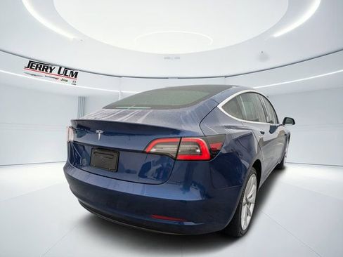 Used 2020 Tesla Model 3 Standard Range Plus image 3