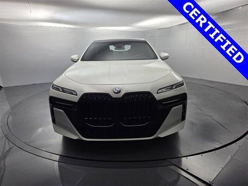 Certified 2025 BMW 760i xDrive image 5