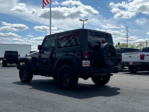 Used 2017 Jeep Wrangler Sport w/ Connectivity Group AWD/4WD image 5