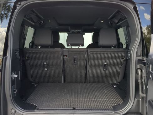 Used 2025 Land Rover Defender 110 S image 36