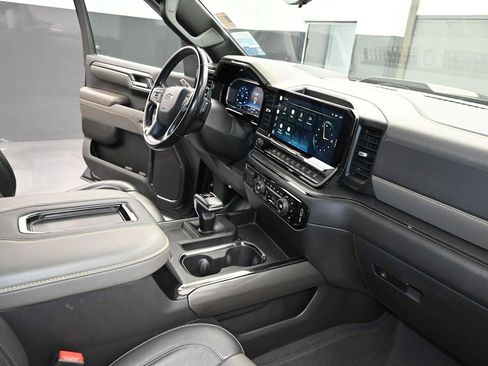 Used 2022 Chevrolet Silverado 1500 ZR2 w/ Technology Package AWD/4WD image 31