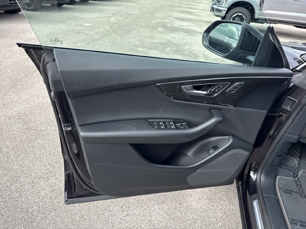 Used 2019 Audi Q8 Premium w/ Convenience Package AWD/4WD image 14