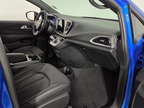 New 2026 Chrysler Pacifica Select w/ S Appearance Package image 36