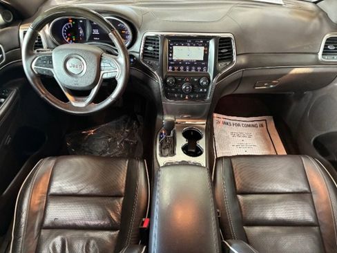 Used 2018 Jeep Grand Cherokee Overland image 3