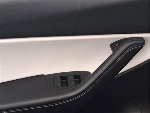 Used 2021 Tesla Model Y Long Range image 14