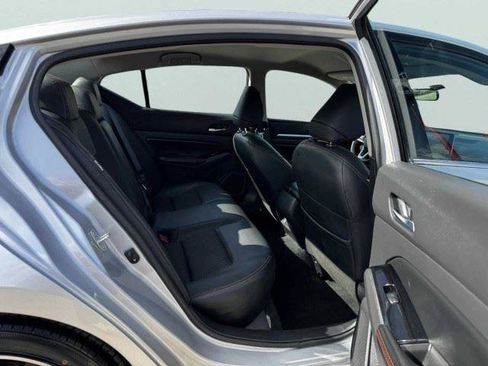 Used 2024 Nissan Altima 2.5 SR FWD image 38