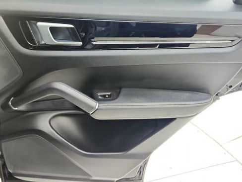 Used 2019 Porsche Cayenne image 27
