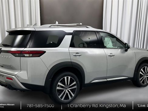 New 2025 Nissan Pathfinder Platinum w/ Cargo Package image 5
