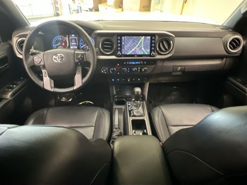 Used 2022 Toyota Tacoma TRD Off-Road w/ TRD Premium Off Road Package AWD/4WD image 22