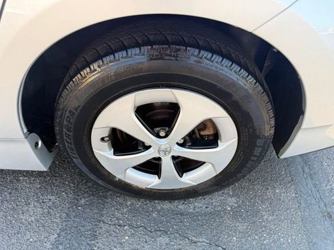 Used 2012 Toyota Prius Two FWD image 9