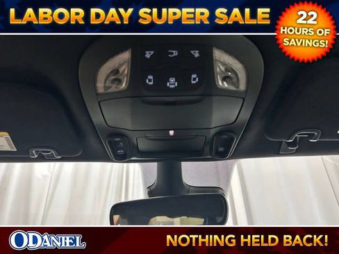 Used 2025 Chrysler Pacifica Limited FWD image 21