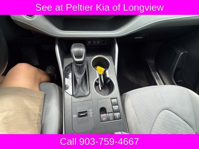 Used 2023 Toyota Highlander LE FWD image 20