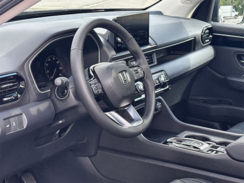 New 2025 Honda Pilot Touring image 13