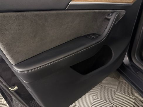 Used 2024 Tesla Model Y Long Range AWD/4WD image 24