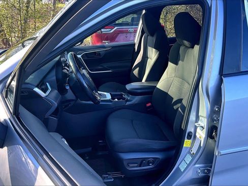 Used 2021 Toyota RAV4 SE w/ Weather & Moonroof Package AWD/4WD image 9