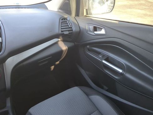 Used 2017 Ford Escape SE image 18