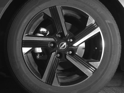 Used 2025 Nissan Sentra SV FWD image 12
