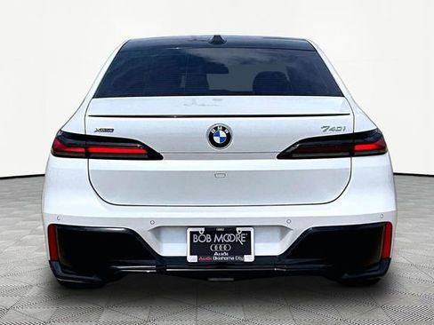 Used 2025 BMW 740i xDrive image 4