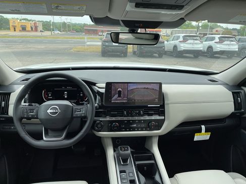 New 2026 Nissan Pathfinder SL FWD image 11
