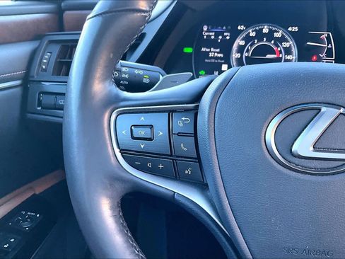 Used 2024 Lexus ES 300h w/ Premium Package image 24