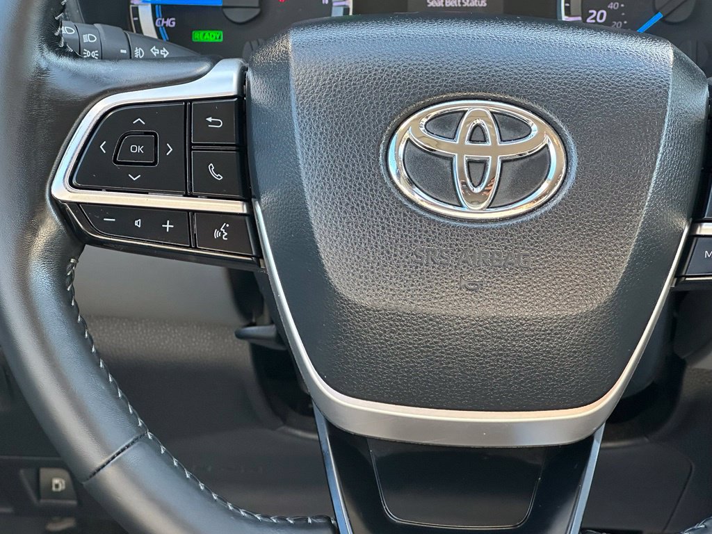Used 2022 Toyota Highlander LE AWD/4WD image 32