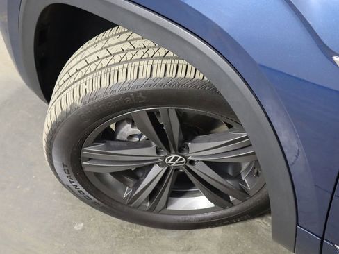 Used 2021 Volkswagen Atlas SE image 42