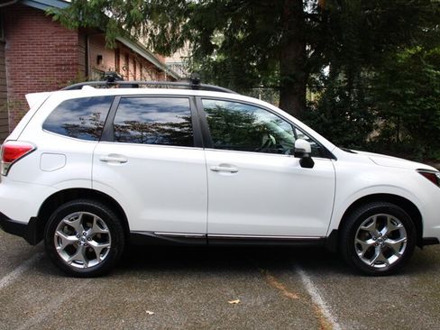 Used 2018 Subaru Forester 2.5i Touring AWD/4WD image 13