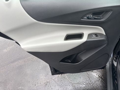 Used 2023 Chevrolet Equinox LS image 28