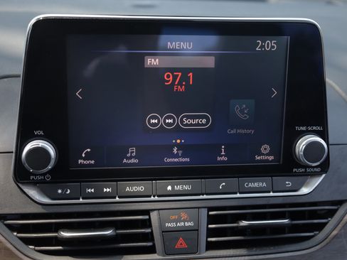 Used 2024 Nissan Altima 2.5 SV FWD image 16