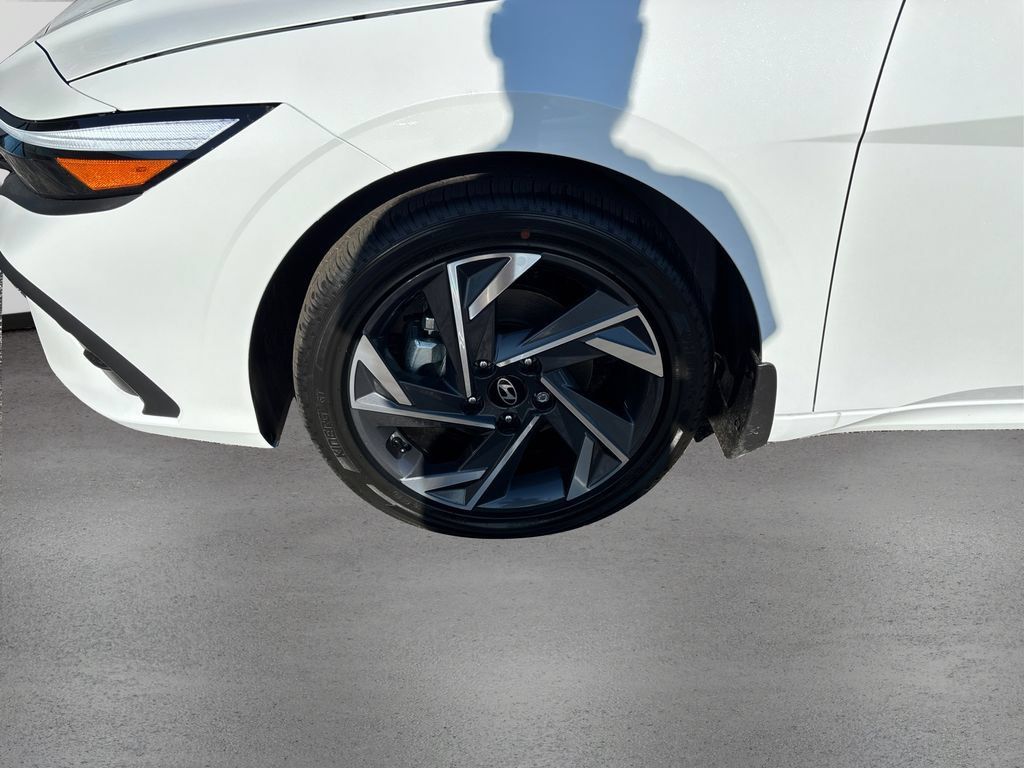 New 2025 Hyundai Elantra SEL FWD image 12
