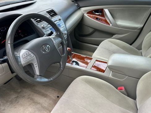 Used 2011 Toyota Camry XLE FWD image 9