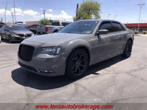 Used 2019 Chrysler 300 S RWD image 4