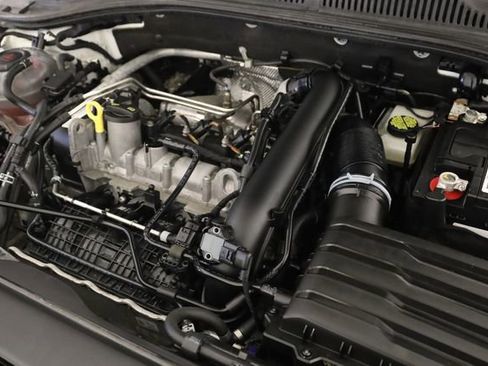 Used 2021 Volkswagen Jetta SE w/ SE Cold Weather Package image 8