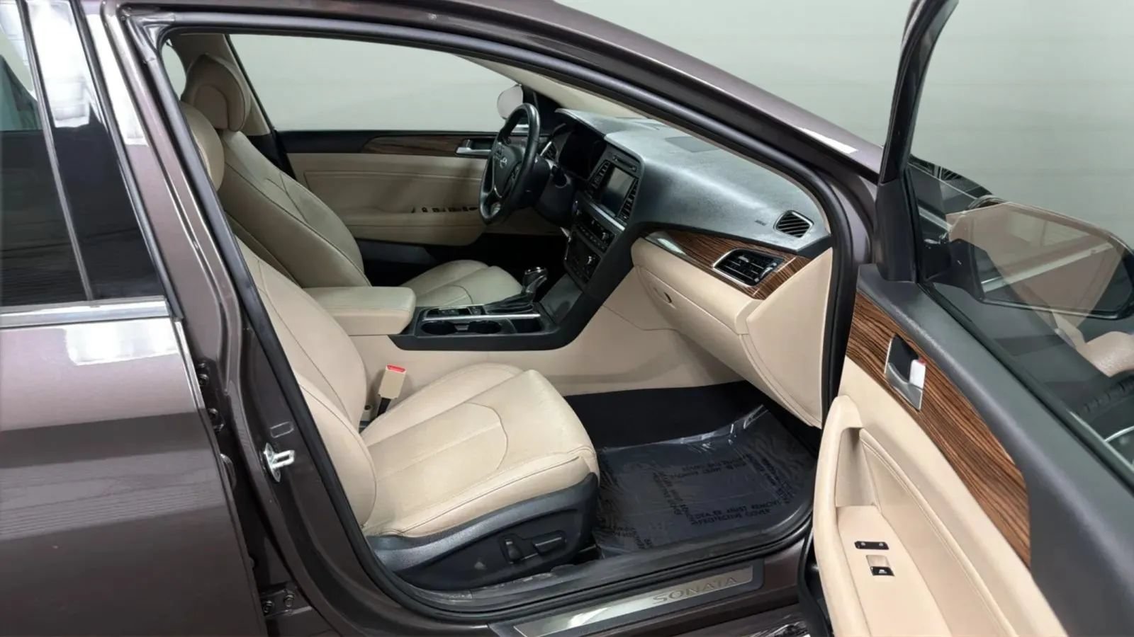 Used 2016 Hyundai Sonata Limited w/ Option Group 04 FWD image 22