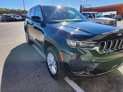 New 2025 Jeep Grand Cherokee Laredo X w/ Luxury Tech Group I image 6