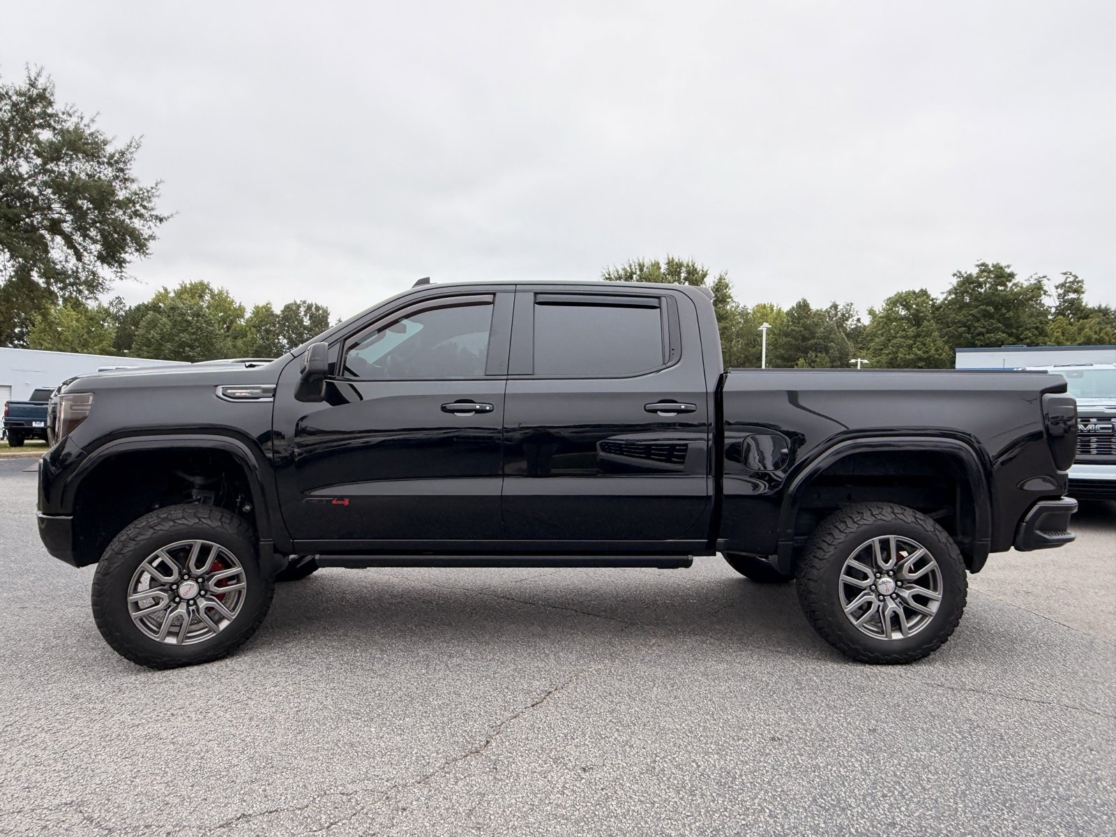 Used 2022 GMC Sierra 1500 AT4 w/ AT4 Premium Package AWD/4WD image 9