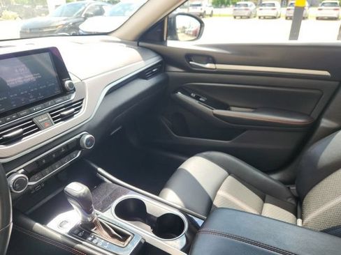 Used 2025 Nissan Altima 2.5 SR FWD image 26