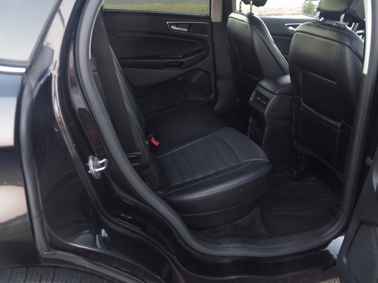 Used 2015 Ford Edge SEL w/ Equipment Group 201A AWD/4WD image 17