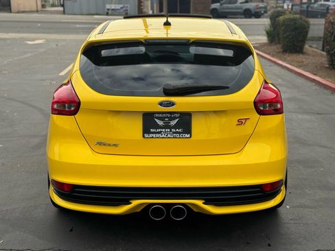 Used 2018 Ford Focus ST w/ Equipment Group 402A FWD image 5
