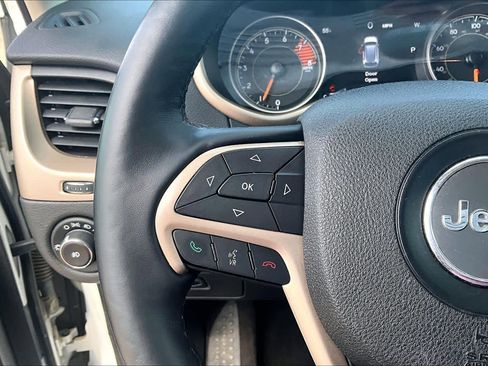 Used 2017 Jeep Cherokee Limited AWD/4WD image 23
