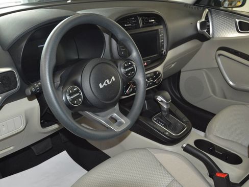 Used 2025 Kia Soul LX FWD image 22