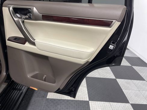 Used 2015 Lexus GX 460 image 19