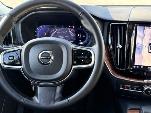 Used 2024 Volvo XC60 B5 Plus image 20