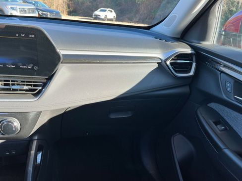 Used 2025 Chevrolet TrailBlazer LT w/ Driver Confidence Package image 30