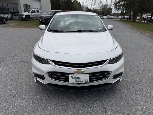 Used 2017 Chevrolet Malibu Premier w/ Driver Confidence Package FWD image 8