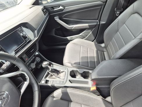 Used 2024 Volkswagen Jetta SE image 13