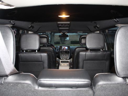 Used 2019 Dodge Grand Caravan SXT image 40