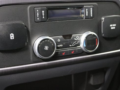 Used 2022 Ford Expedition Platinum image 11