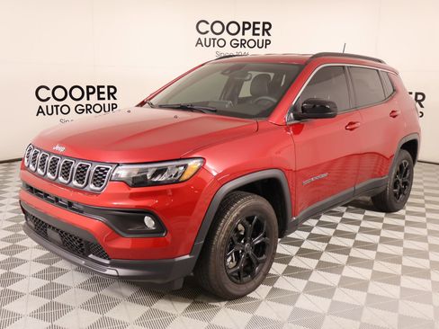 Used 2025 Jeep Compass Latitude image 10
