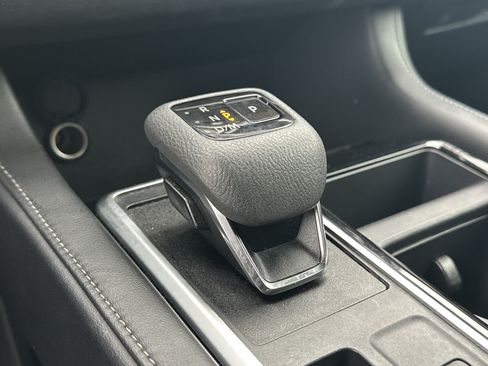 Used 2025 Nissan Pathfinder SV AWD/4WD image 32